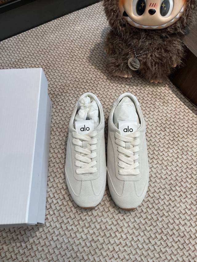 Alo Casual German Training Shoes. The entire shoe is sourced from the original m