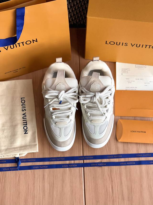 Lv Skate series shoes are entirely sourced from the original manufacturer and de