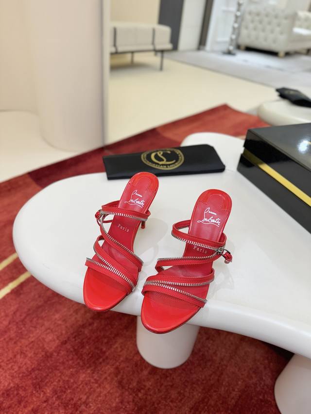 Zippered Sandals W. Since 2001, the zipper has been an integral part of Maison