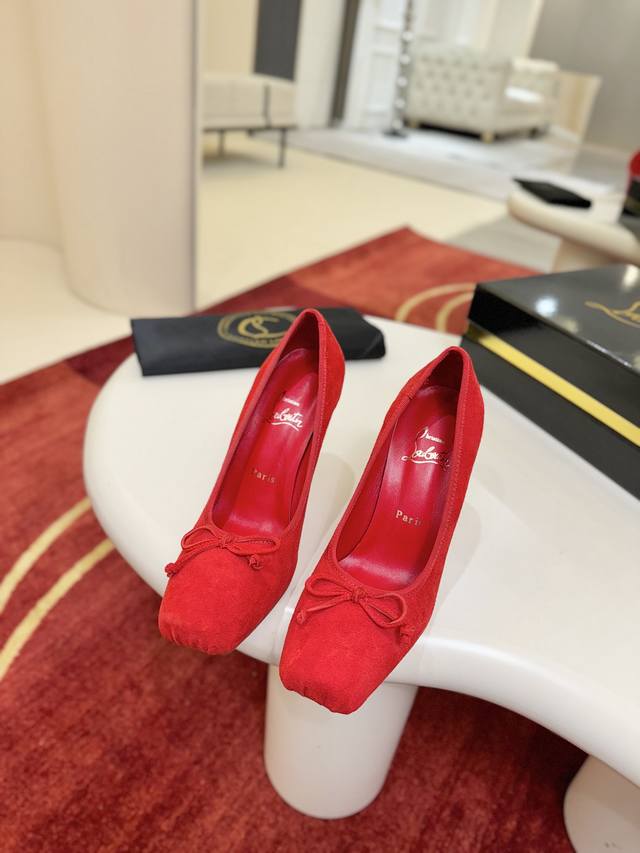 Ballet Shoes W. The striking elegance of the Cassia Nodo heels is inspired by ba