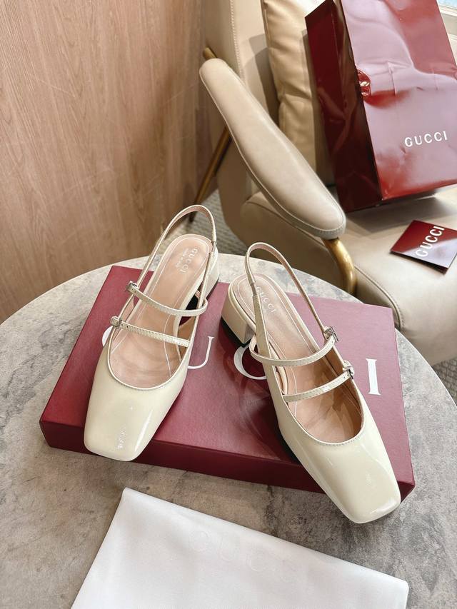 2795-1 White ?35-42 These women's pumps are crafted from supple, glossy patent l