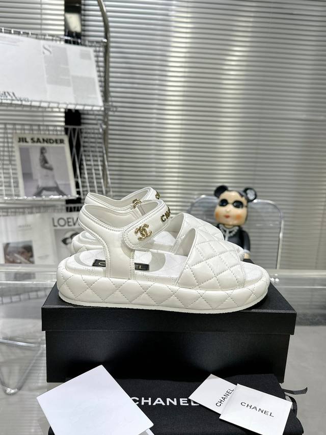 24C Beach Sandals - A popular style on social media, perfect for spring and summ