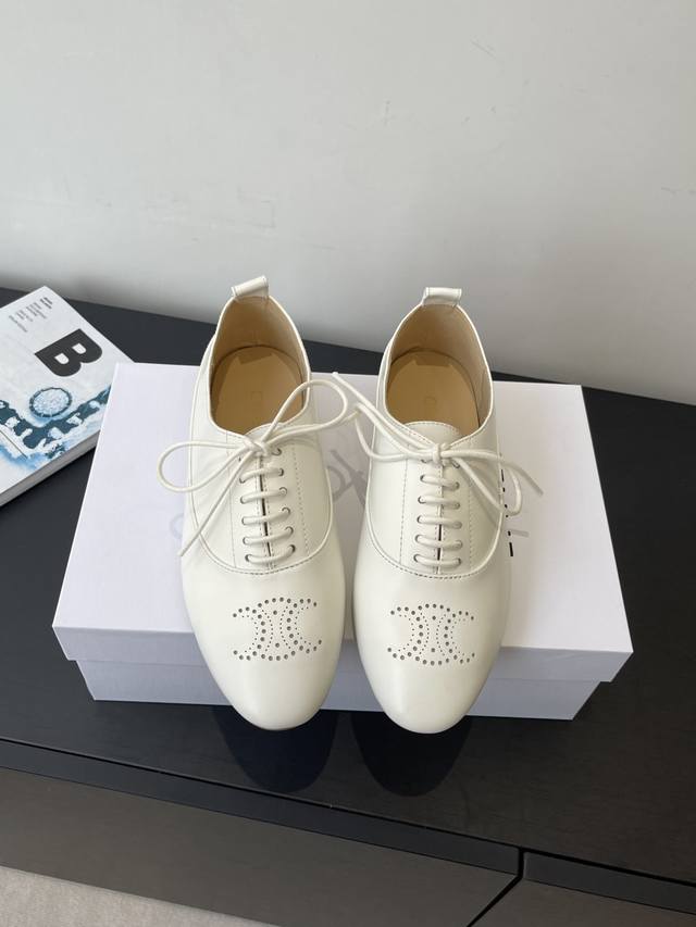 Celine 25Ss Autumn/Winter New Lace-up British Style Leather Shoes The classic Ar