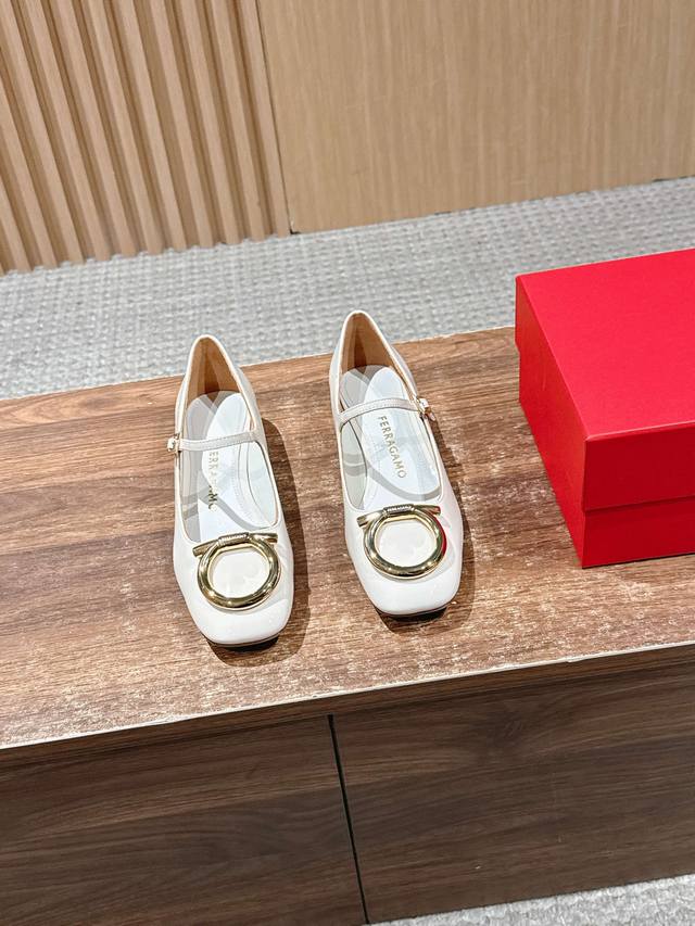 Dongguan-made Salvatore Ferragamo Chunky Heel Mary Jane Shoes The timeless clas