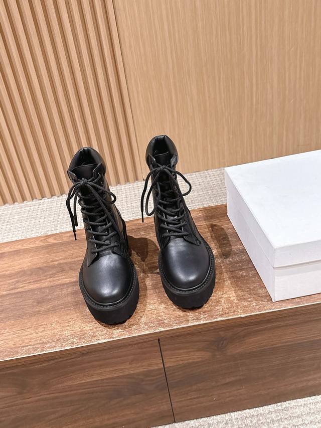 Celine's new lace-up platform Martin boots have a style that's both cool and sw