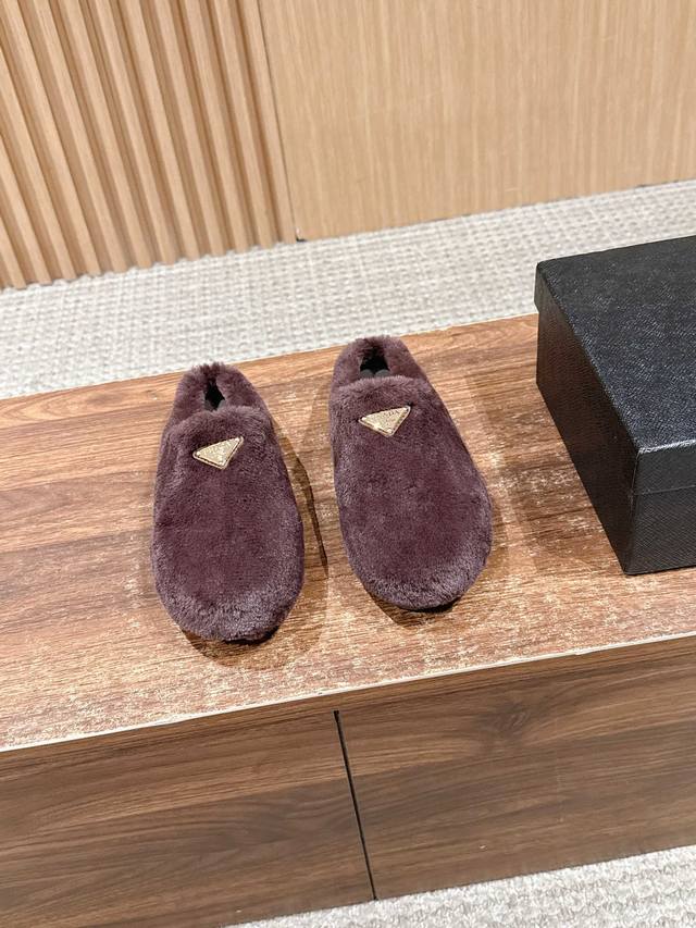Prada Autumn/Winter New Style Furry Shoes Closed-Toe Slippers, Simple, Comforta