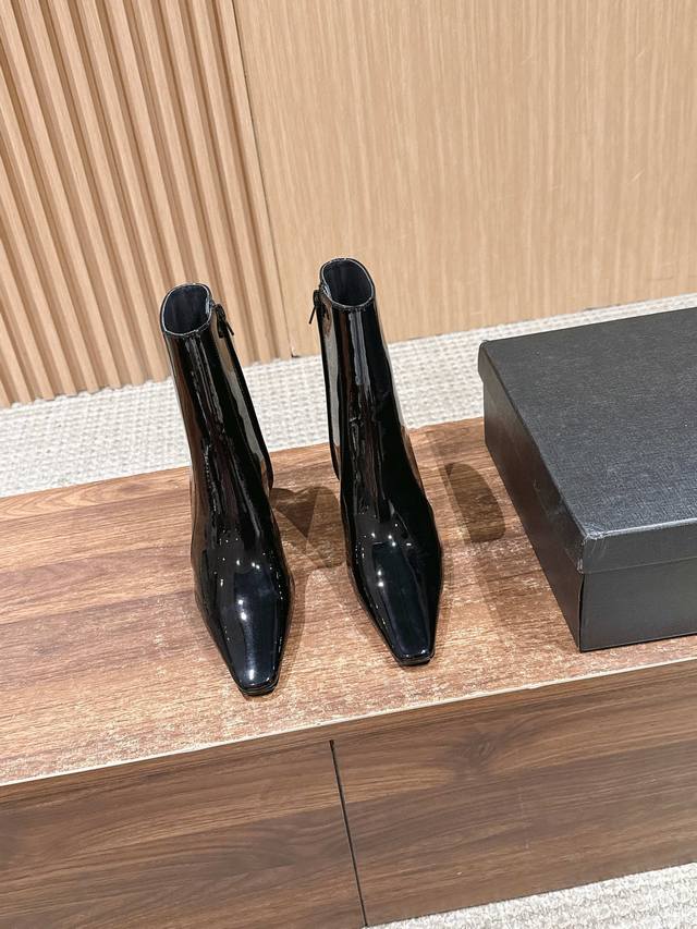 Saint Laurent Fall/Winter New Side Zipper High-Heeled Ankle Boots The entire sho