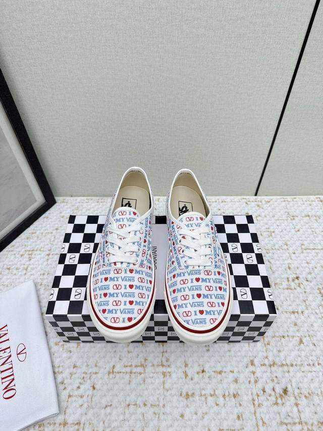 High-Quality Factory Version Valentino and Vans Collaborate on New Collaborativ