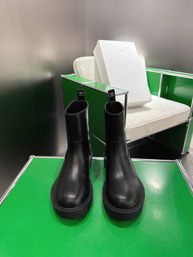 K054 Celine Autumn/Winter Arc de Triomphe Ankle Boots New Arrival. The heel heig