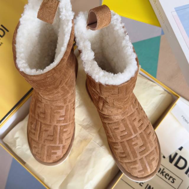 Top-tier version: Women's Fendi Ff platform snow boots, short boots, fur boots.