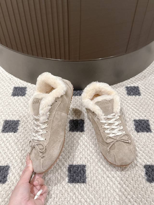 Sizes 35-40 (Mao Li). Size 41 is custom-made. The 2025 hottest Abra ballet flat