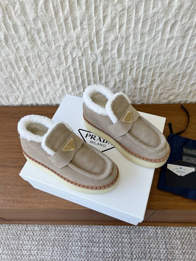 G292 Prada 25Ss Autumn/Winter New Triangle Buckle Thick-Soled Fleece Lined Casua