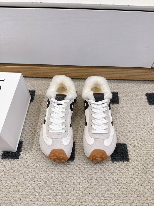 Loewe 2025 Paris Fashion Week New Balletrunner Sneakers with Fur Lining Classic,