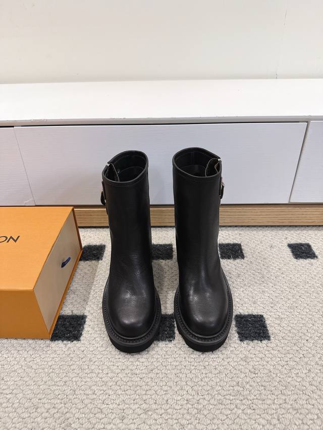Louis Vuitton 25Ss Lv New British Style Stylish Martin Boots Ankle Boots Versati