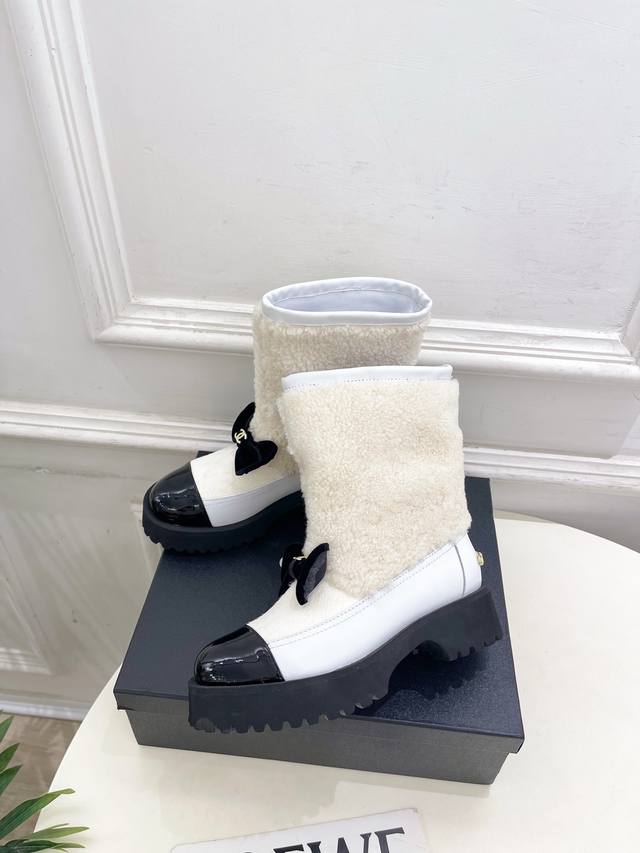 Chanel 25 2025 Autumn/Winter New Arrival: Classic Runway Style Chanel Double C