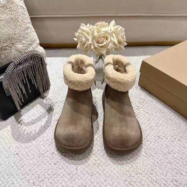 Ugg's upgraded version of the "Big Potato" curly-haired ankle boots is here! Sty