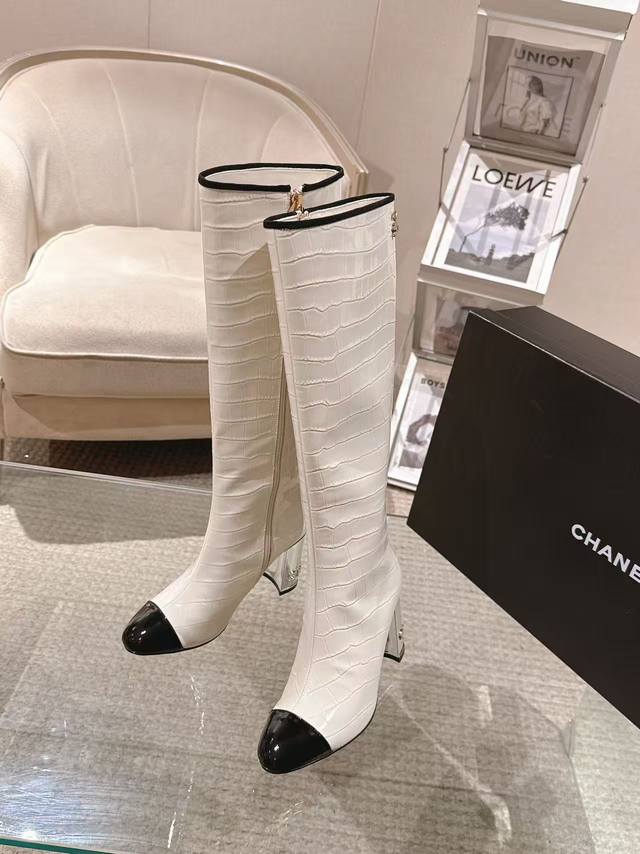 20252012-5 Exquisite electroplated letter heel boot opening with rhinestone tag,