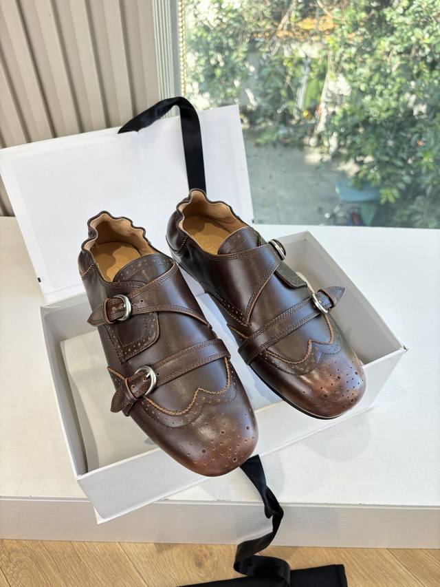 G21325 Cotemp Loafers continue the Cotemp Regalo design, featuring a delicate, r