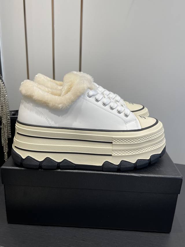 Chanel's new autumn/winter thick-soled fleece-lined casual sneakers, white snea