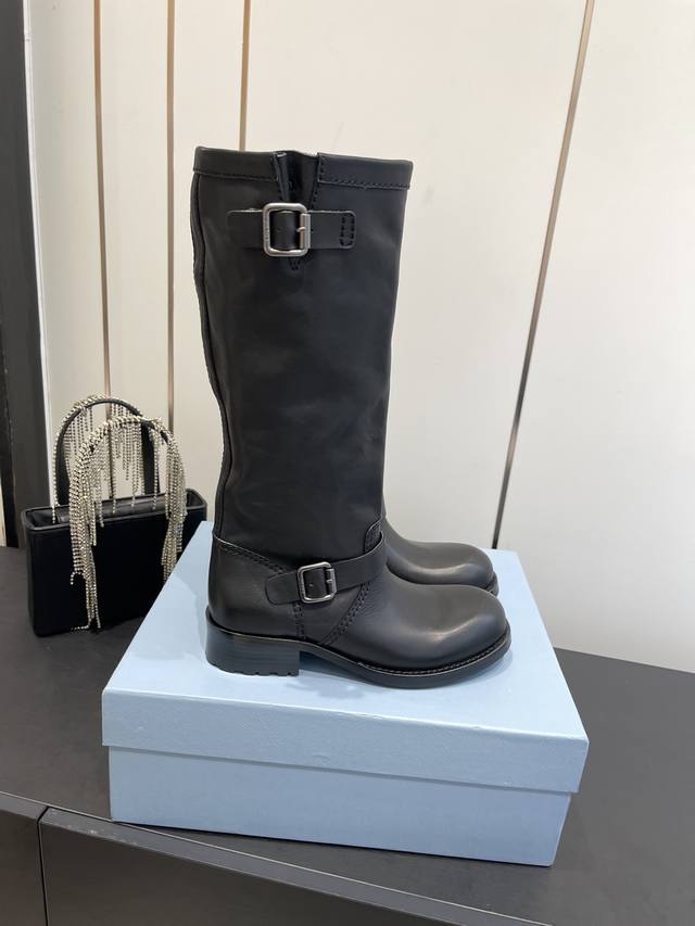 Prada's New Runway King Boots A stunning new season's distressed, slouch-like d