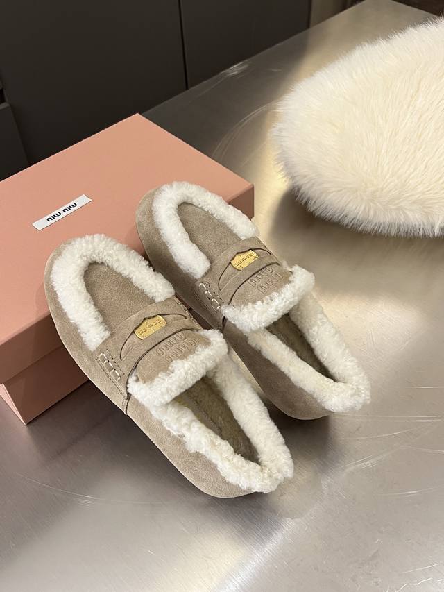 Miu Miu Autumn/Winter New Gold Coin Loafers 100% Pure Wool Runway Style A super