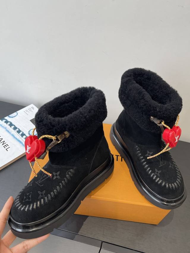 Heart Accessories 60} Louis Vuitton New Ski Series Snow Boots with Furry Texture