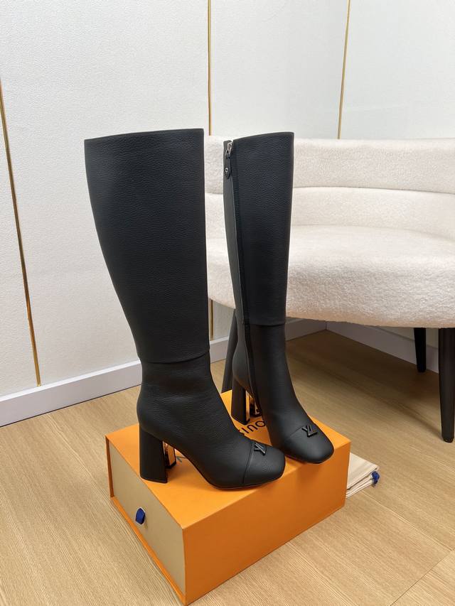 Louis Vuitton 2025 Louis Vuitton 2025 Autumn/Winter New Arrivals, Latest V-Shape