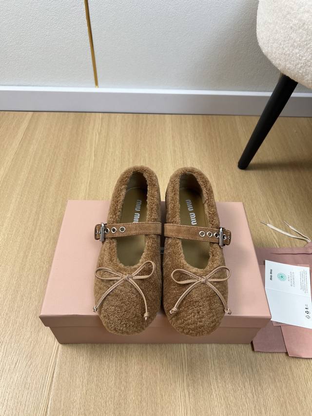 Miumiu 2025 Miu's 2025 Autumn/Winter New Arrivals - Latest Hot-Selling Bow-Tie F