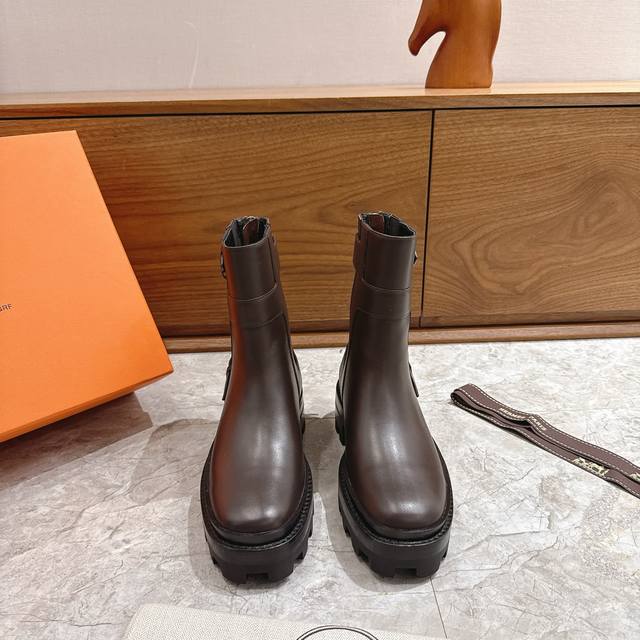 Factory direct Hermes classic boots for autumn/winter. Retail price close to 20