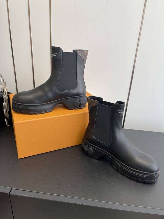 Louis Vuotton 25Ss New British Style Stylish Thick-Soled Martin Boots Ankle Boot