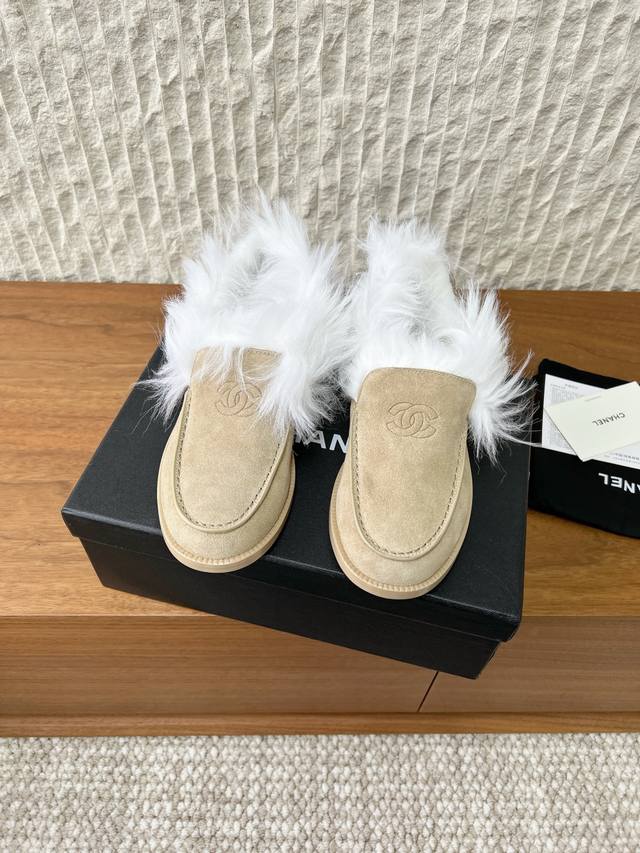 G081 Chanel 25N Ski Series Fur Loafers These raccoon fur loafers are absolutely