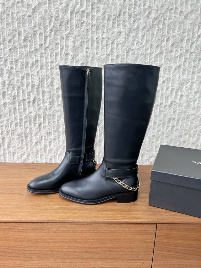 G086 Chanel 25Ss Autumn/Winter New Classic Chain Riding Boots This year's best c