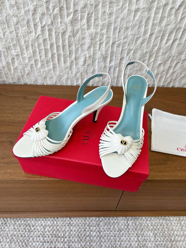 G752 Valentino 26Ss Early Spring New Arrival Heart-shaped Strap High-Heeled Sand