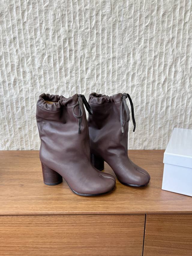 G321 Maison Margiela 25Ss Autumn/Winter New Split-Toe Lace-up Loose High-Heeled