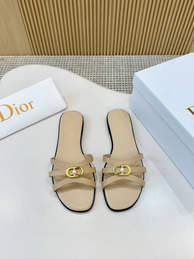 Latest model from Dior, sizes: 35-43, factory price (PP): leather sole plus 40.