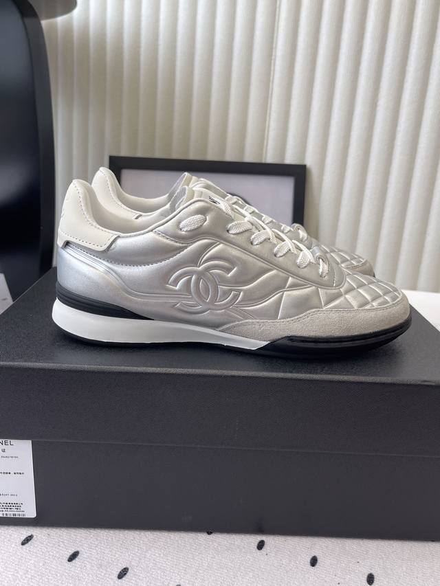 Chanel's new baseball shoes, top-tier version. A must-have casual shoe for Coco