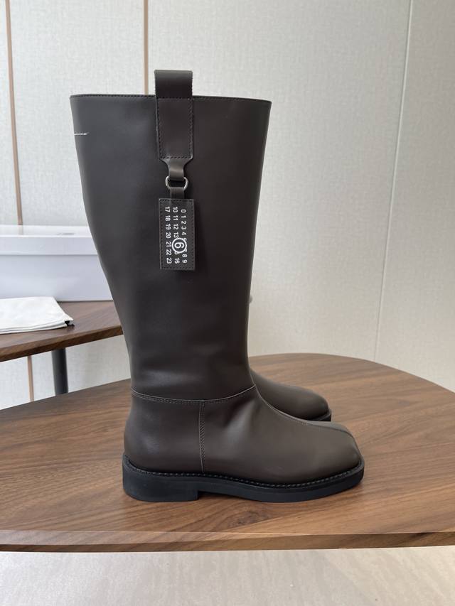 Sheepskin Leather DDD# Mm6 Margiela 25 runway style, retro with a girlish feel,