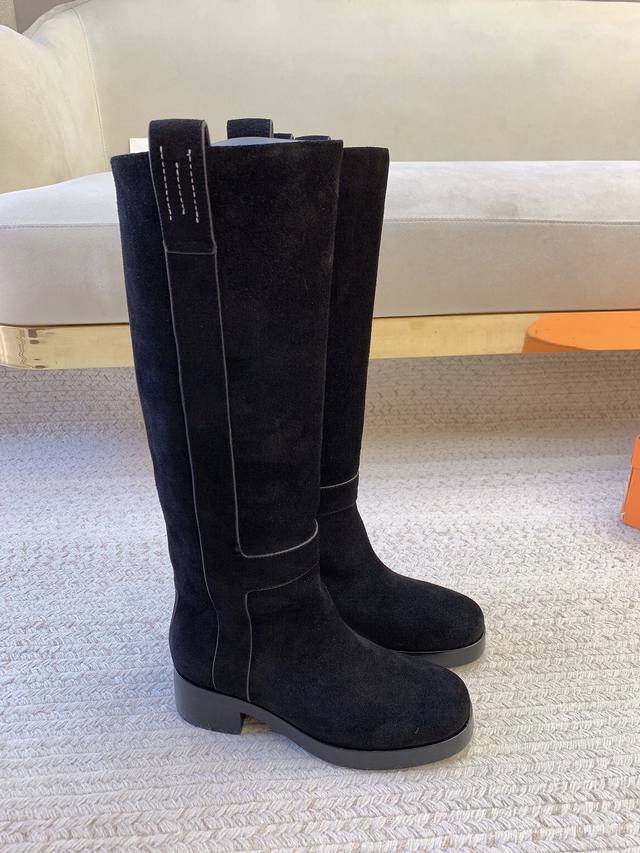 Hermes Rider Boots High-top, knee-length, simple straight silhouette with splice