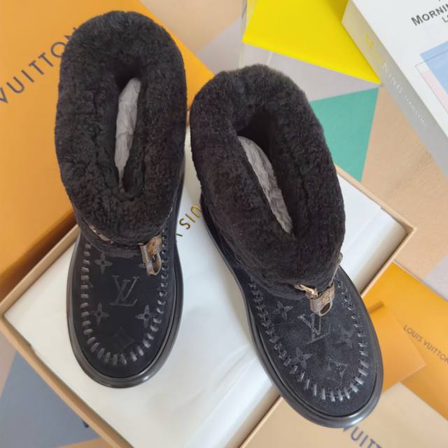 Top-tier version: Women's LV Cortina series fur boots, snow boots, ankle boots.