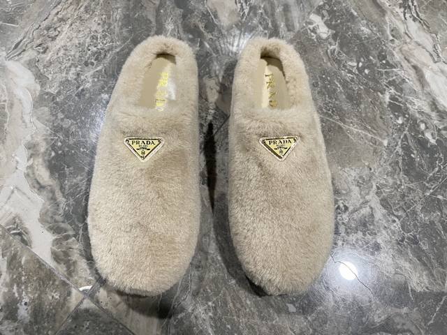 Prada Fall/Winter 2025 Fleece Slippers Series - Half-Slip Wool Slippers. Classi