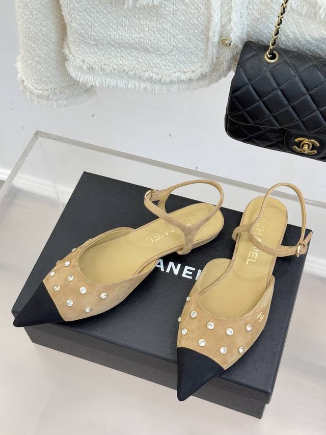 Flat Mid-Heel Chane*