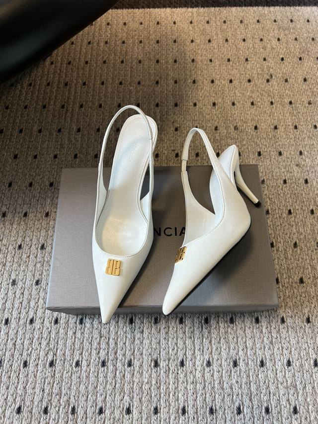 Balenciaga 25Ss Pointed-Toe Strappy Kitten Heel Shoes Featuring a minimalist poi