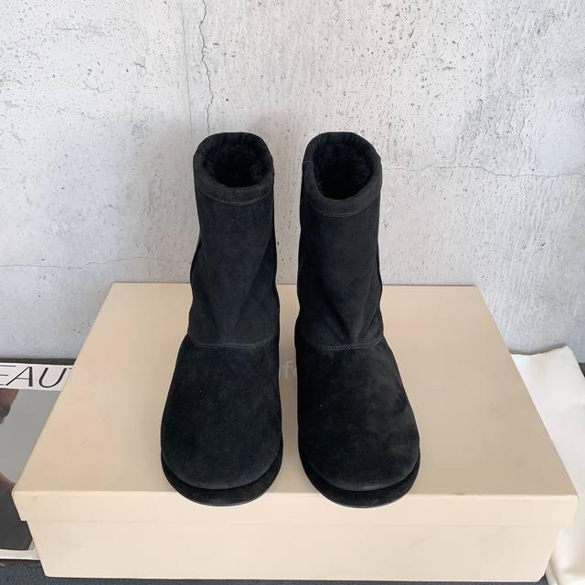 Balenciag*25 New Snow Boots, super unique, adorably ugly snow boots, unique desi