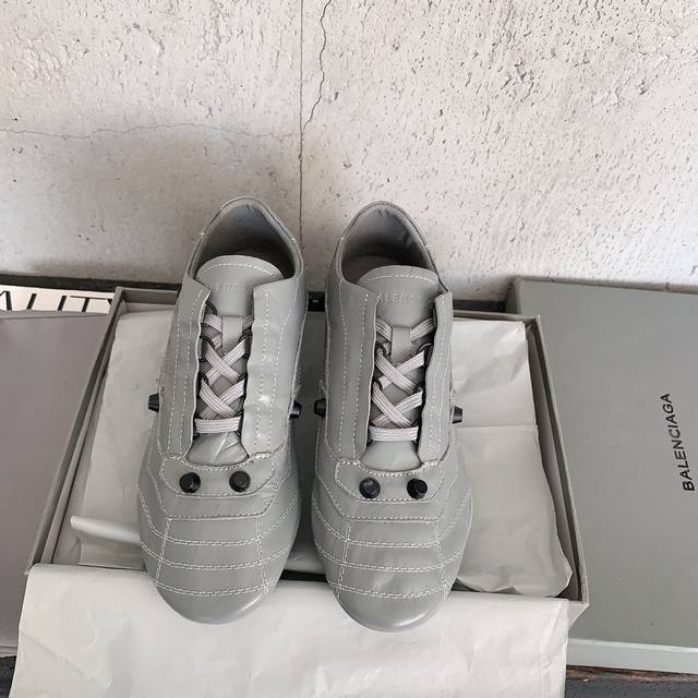 Balenciag*25 New Embroidered Baseball Shoes. A very simple design, comfortable,