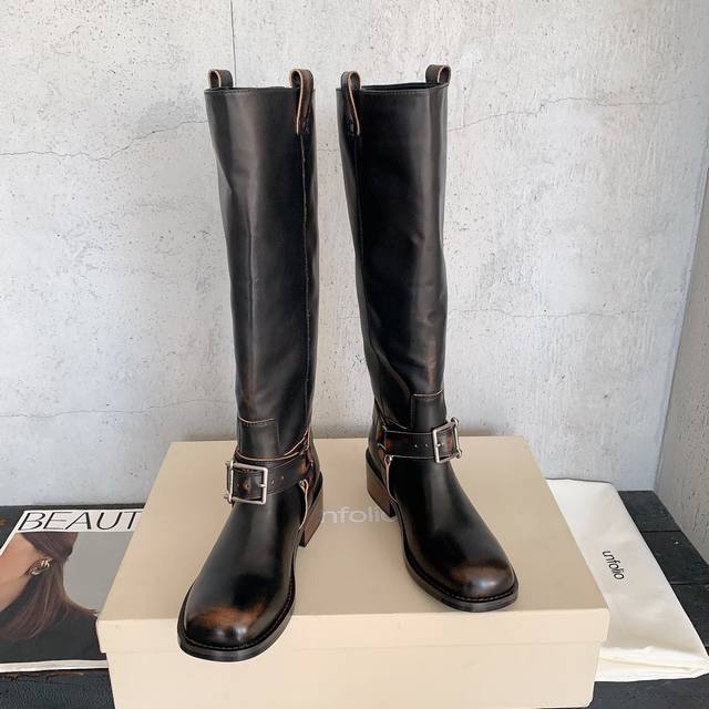 Unfolio 2025 Autumn/Winter New Riding Boots. A unique riding boot style, easily
