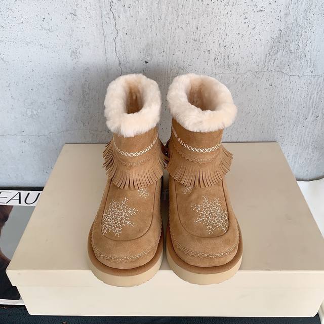 Unfolio 2025 Autumn/Winter Retro Snowflake Snow Boots. These snow boots are love