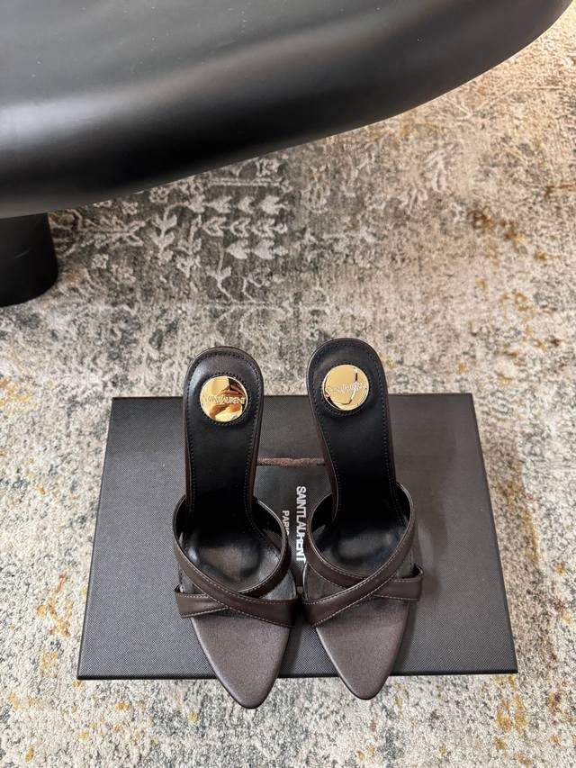 2 New Arrival! Who can resist YSL high heels? Known as a magic weapon for attrac