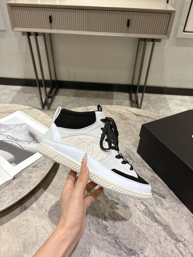 Top-tier version Chanel 25N latest all-leather panda colorway white sneakers, ca