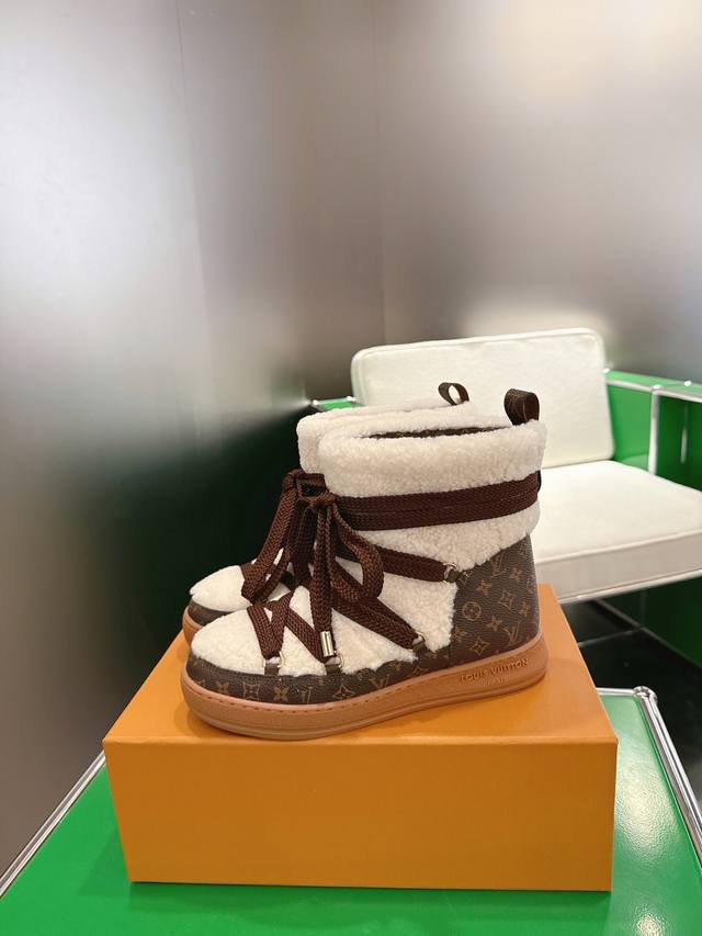 Louis Vuitton Fall/Winter Newest Snow Boots Super popular with celebrities and i