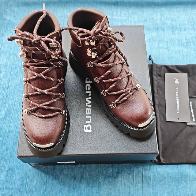 Alexander Wang's New Style Loafers, Retro Lace-up Ankle Boots, Martin Boots Met